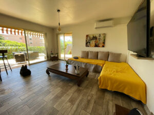 2 room apartment – 100m2 terrace – garage and cellar