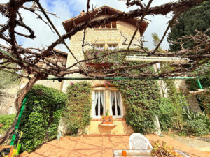 Charming house a stone’s throw from the sea