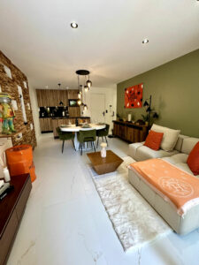 SAINT LAURENT DU VAR Sumptuous 2-bedroom apartment with very large garage