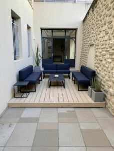 AVIGNON T3 T3 within the city walls with a large, quiet private courtyard