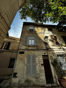 AVIGNON IM Maison de ville sur trois niveaux avec plusieurs terrasses